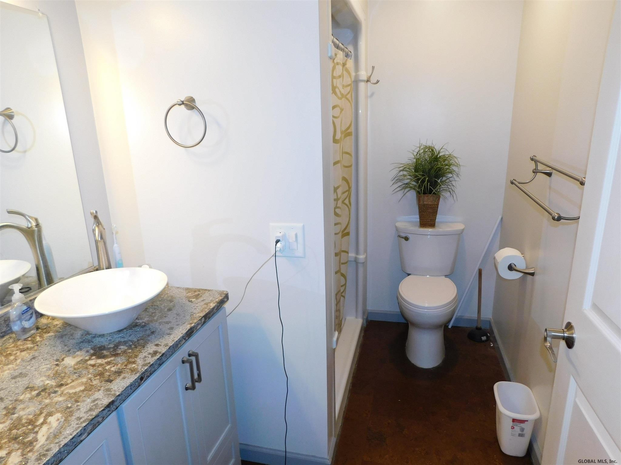 27 Farmingdale Road Colonie, NY 12110 - Photo 13 of 39 Photo 14