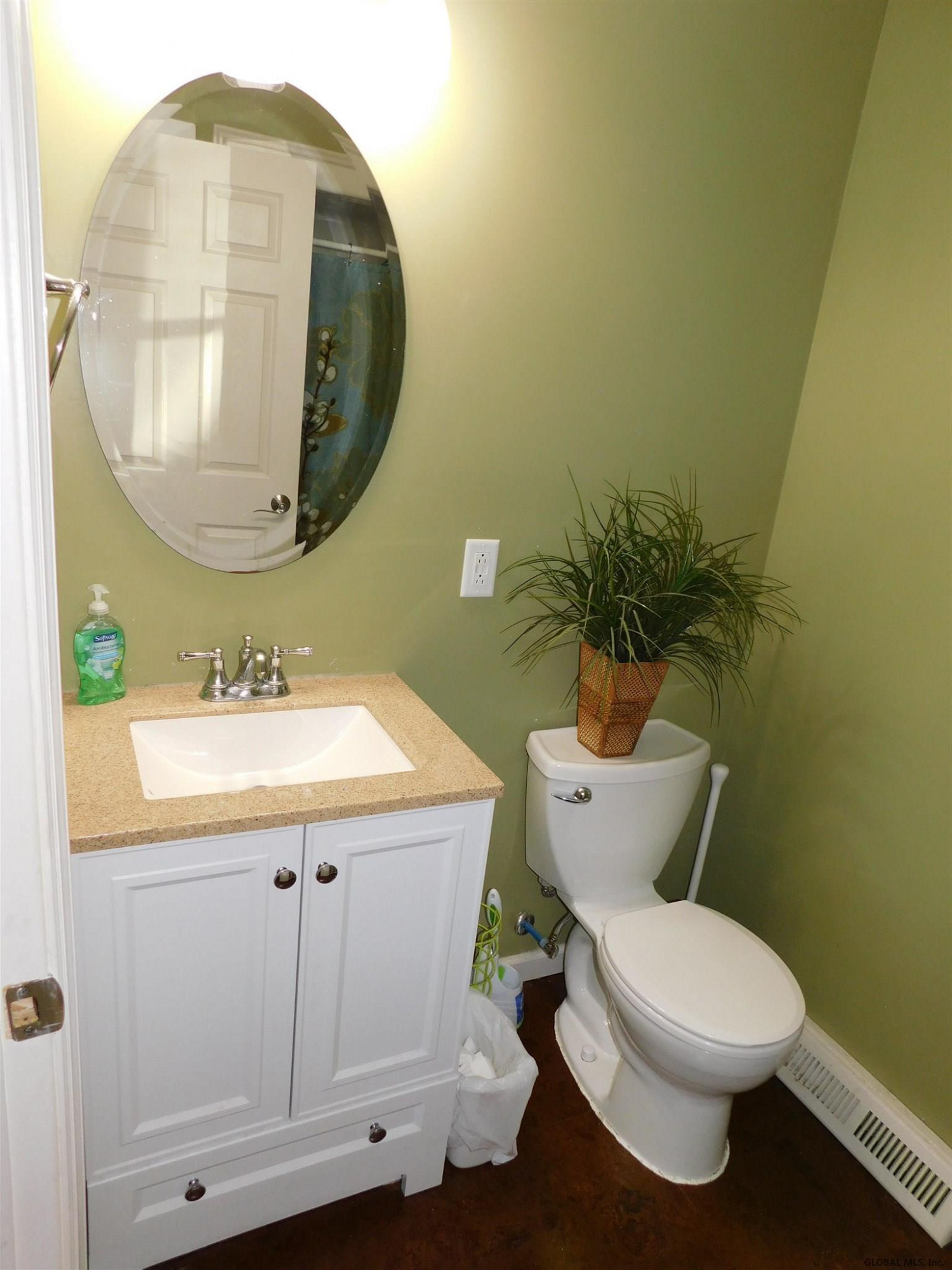 27 Farmingdale Road Colonie, NY 12110 - Photo 16 of 39 Photo 17