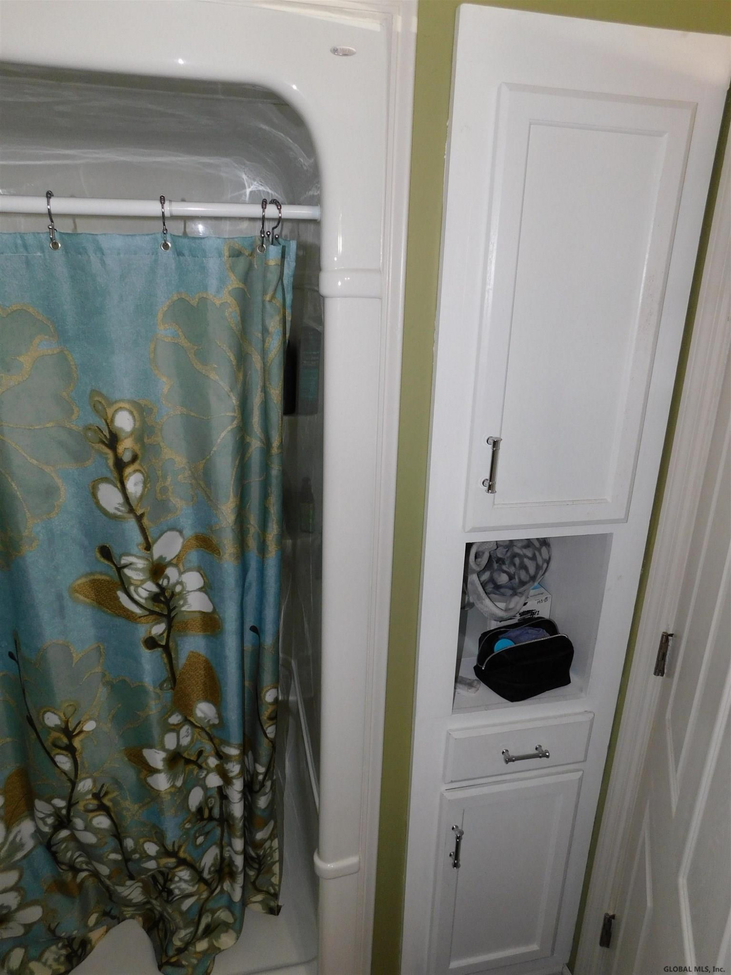 27 Farmingdale Road Colonie, NY 12110 - Photo 20 of 39 Photo 21