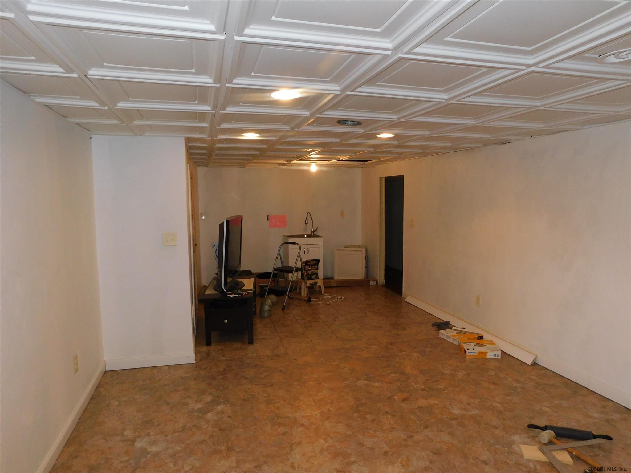 27 Farmingdale Road Colonie, NY 12110 - Photo 22 of 39 Photo 23