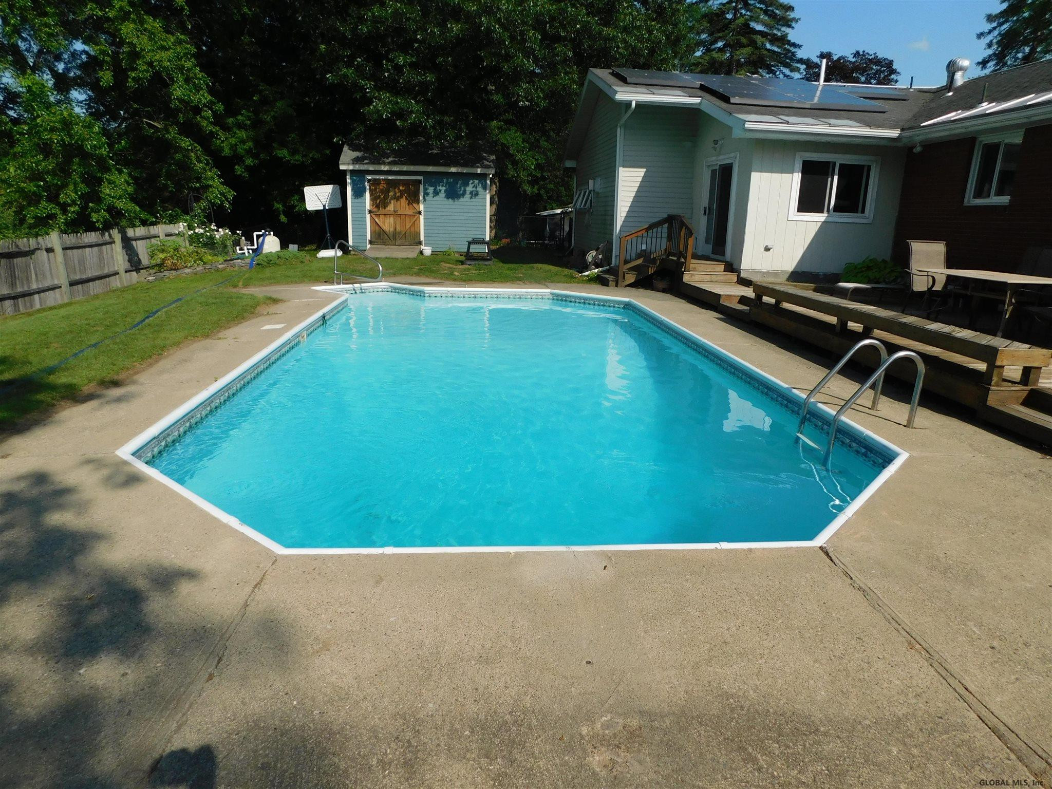 27 Farmingdale Road Colonie, NY 12110 - Photo 33 of 39 Photo 34