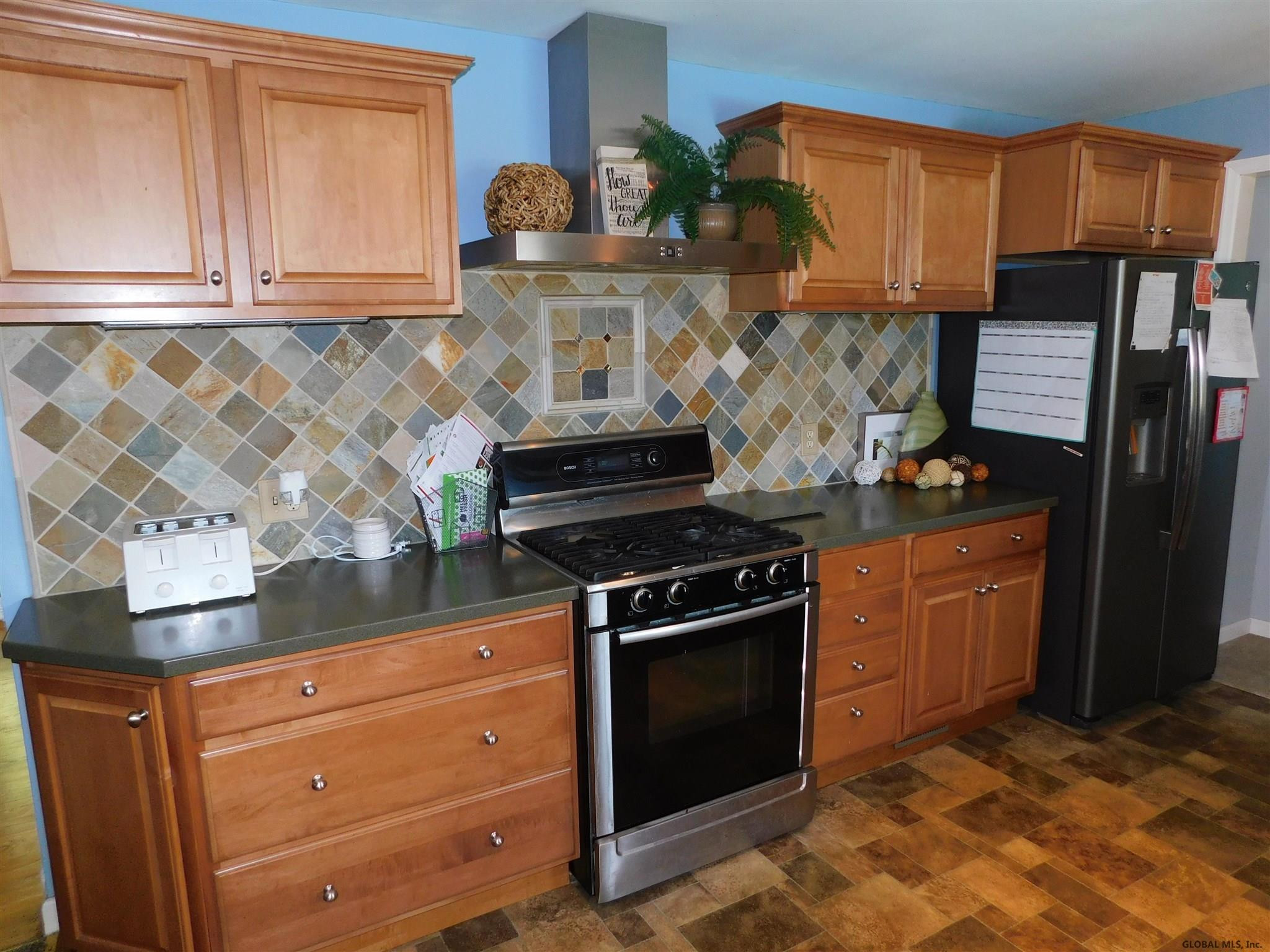27 Farmingdale Road Colonie, NY 12110 - Photo 4 of 39 Photo 5