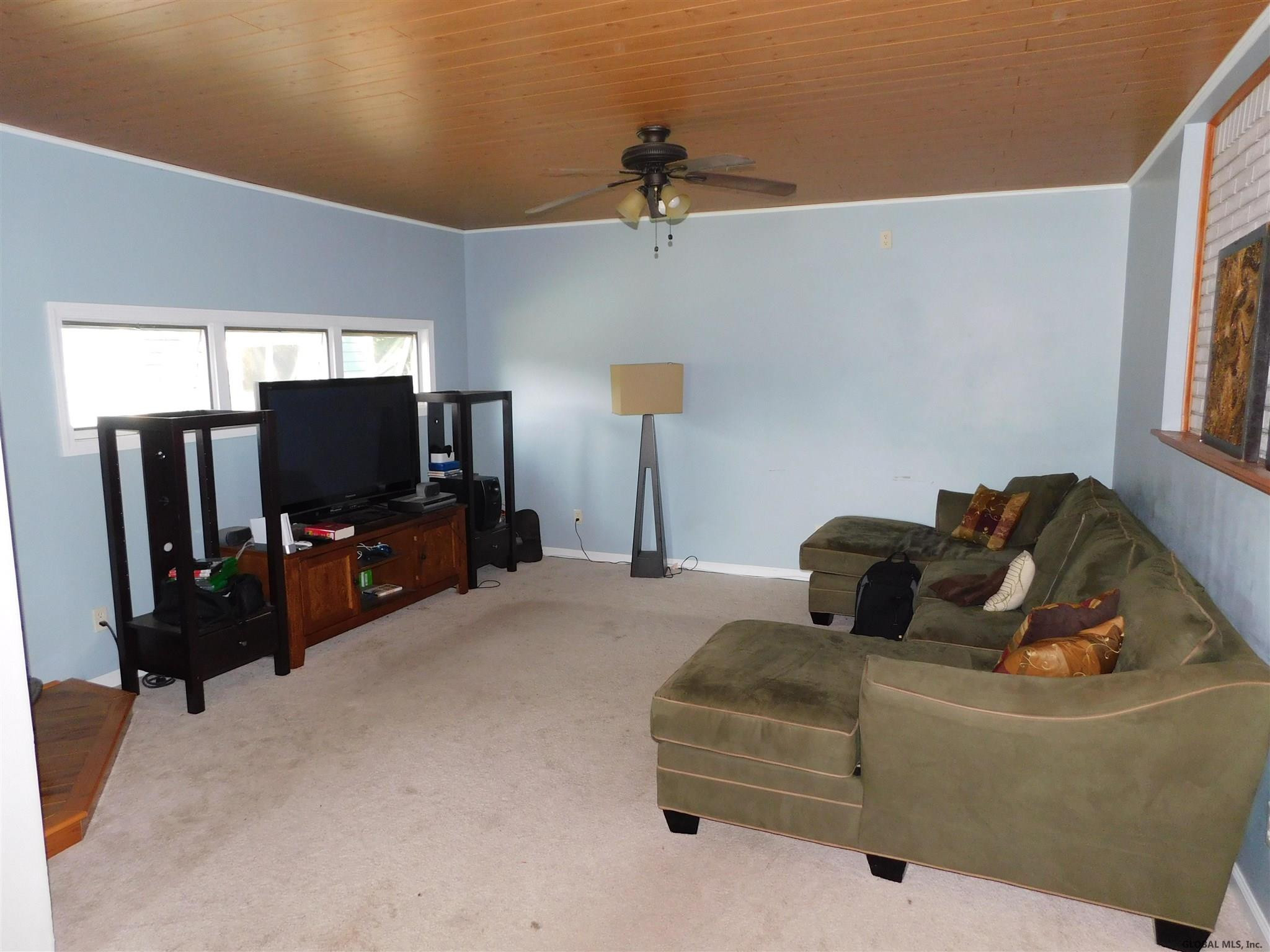 27 Farmingdale Road Colonie, NY 12110 - Photo 8 of 39 Photo 9