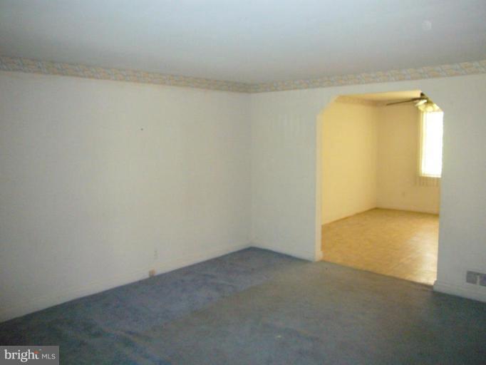 1005 Reverdy Road Baltimore, MD 21212 - Photo 2 of 14 Living Room