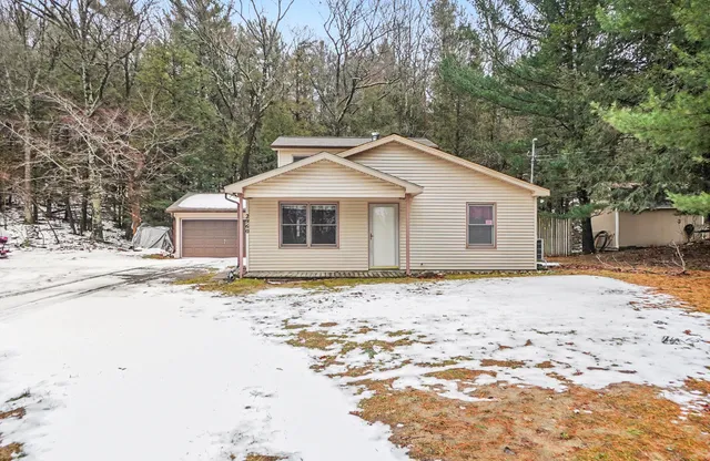 $500,000 | 2960 North Sahara Trail, Mears, MI 49436