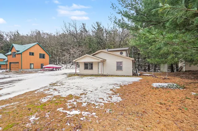 $500,000 | 2960 North Sahara Trail, Mears, MI 49436