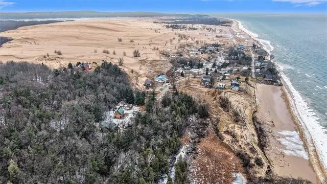 $500,000 | 2960 North Sahara Trail, Mears, MI 49436