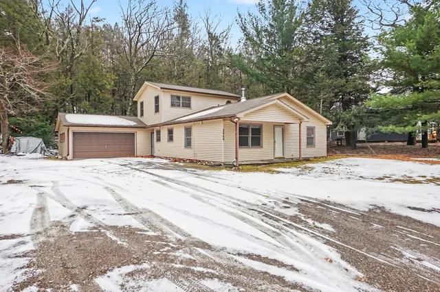 $500,000 | 2960 North Sahara Trail, Mears, MI 49436