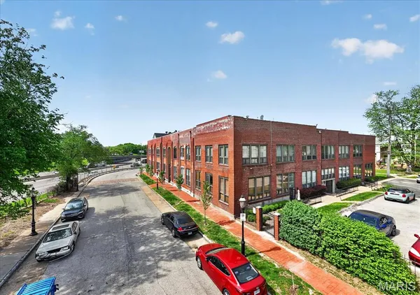 $95,000 | 1523 South 10th Street, Unit 215, St. Louis, MO 63104