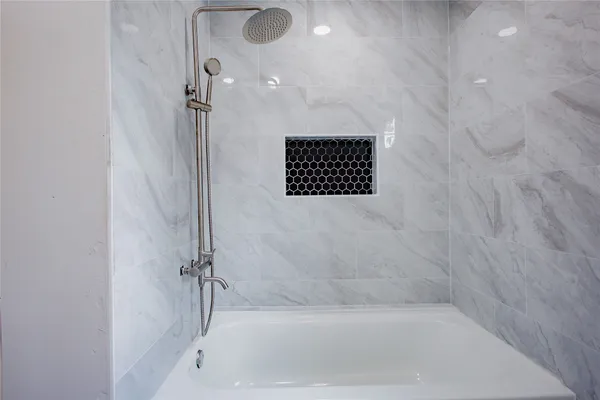 $379,000 | 1719 Wagon Gap Trail, Houston, TX 77090