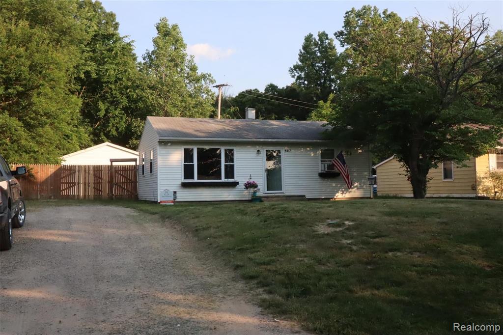 4217 West Allen Road Howell, MI 48855 - Photo 5 of 41