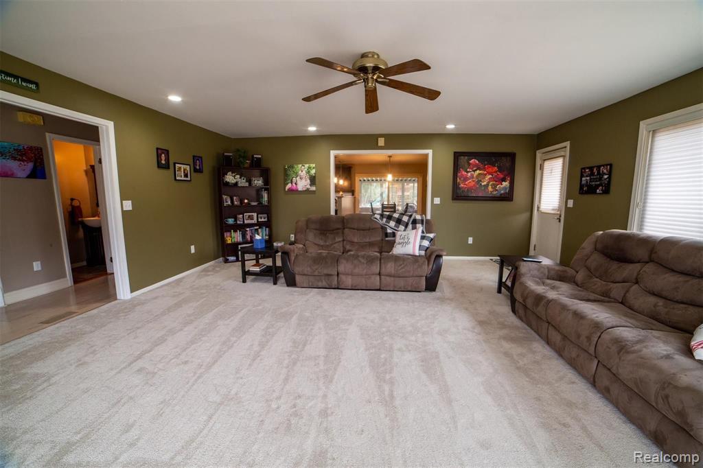 42262 Park Ridge Road Novi, MI 48375 - Photo 7 of 37
