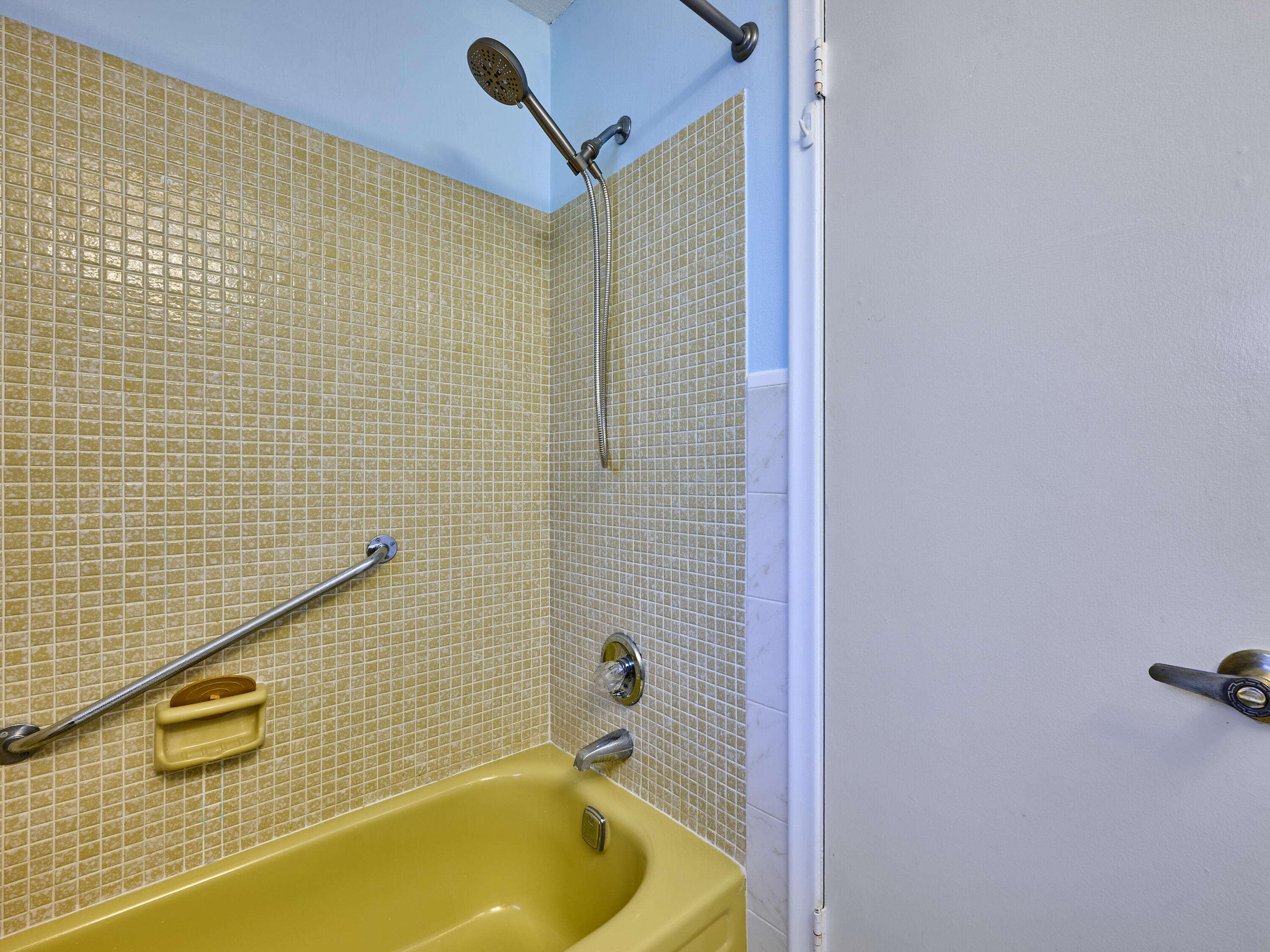 1710 Southwest 22nd Street Boynton Beach, FL 33426 - Photo 40 of 81 2nd bathtub