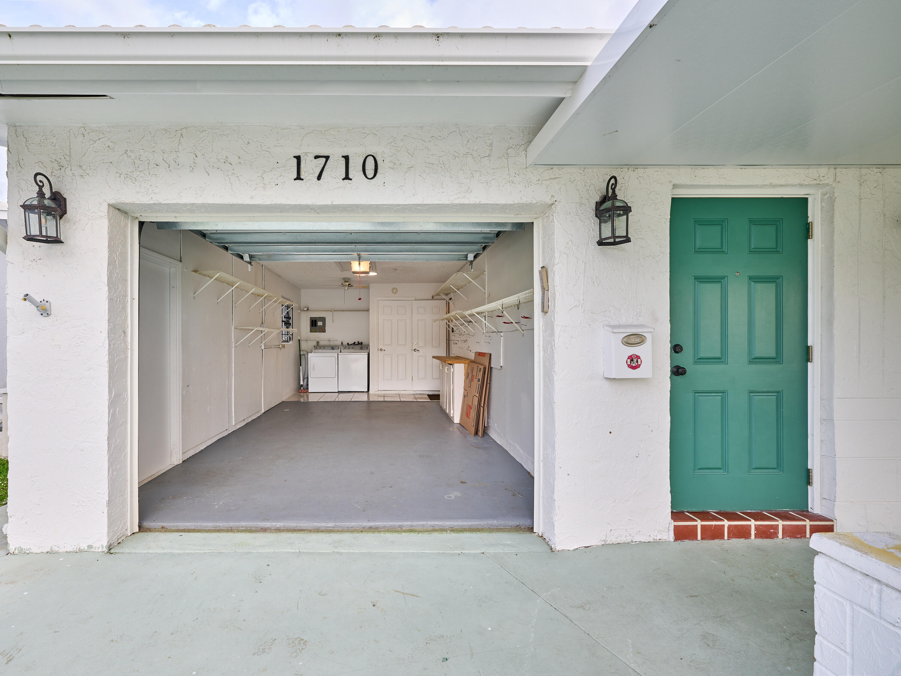 1710 Southwest 22nd Street Boynton Beach, FL 33426 - Photo 5 of 81 1 car garage