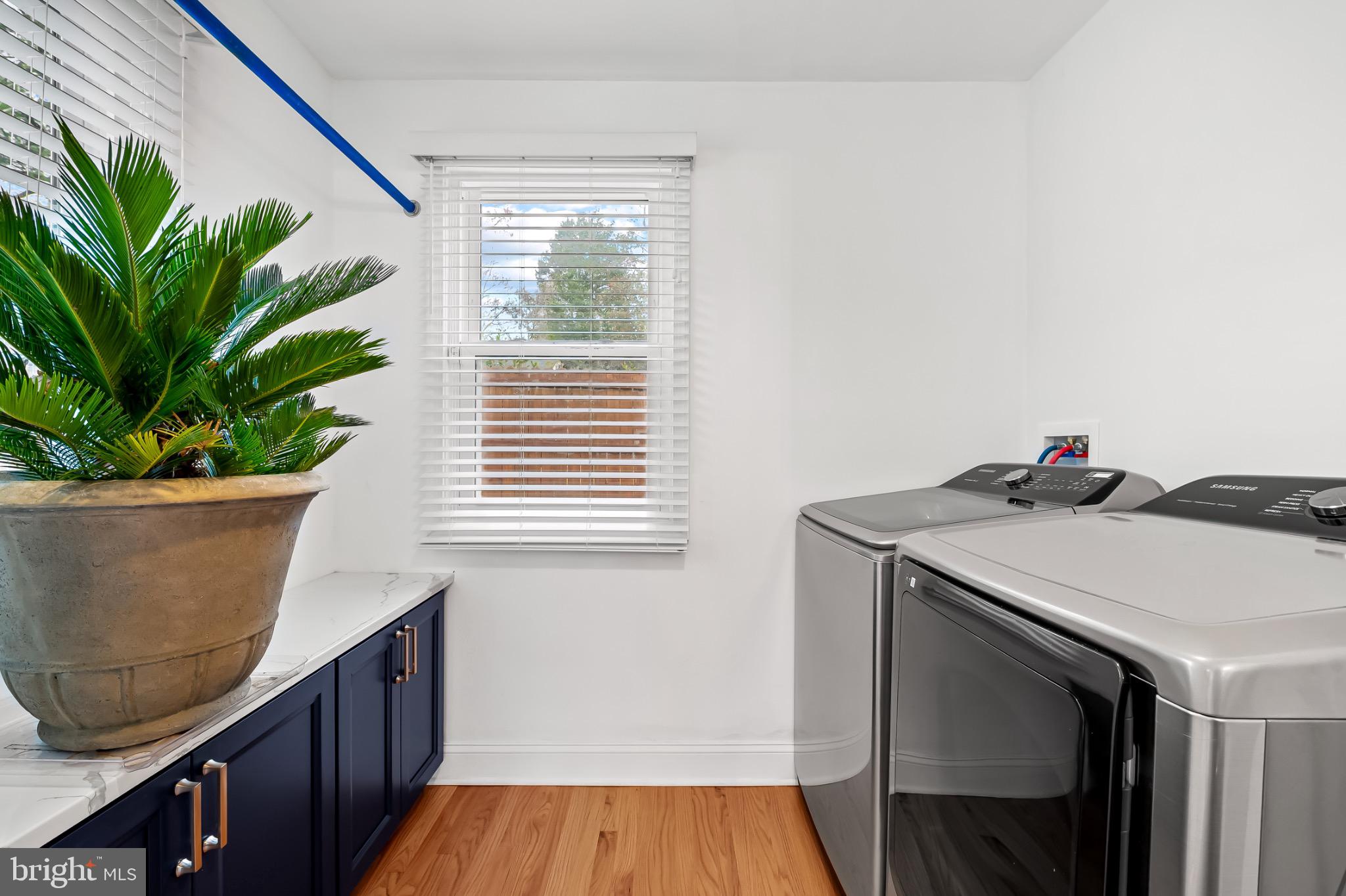 312 Waveland Road Catonsville, MD 21228 - Photo 18 of 40 a dining room with furniture and potted plants