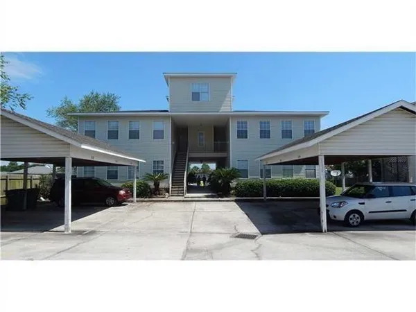 $1,400 | 820 Marina Drive, Unit 304, Slidell, LA 70458