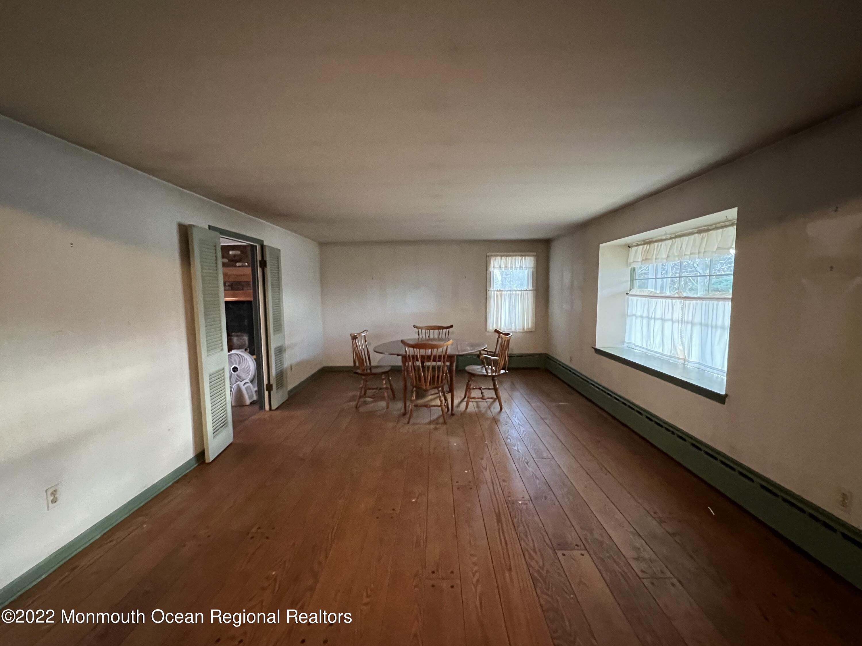 6 Rosedale Terrace Holmdel, NJ 07733 - Photo 12 of 33 Living Room