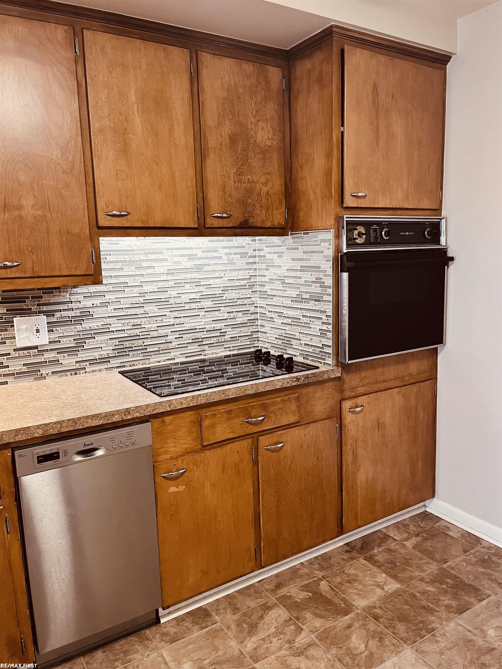 899 Neff Road, Unit 2 Grosse Pointe, MI 48230 - Photo 6 of 19