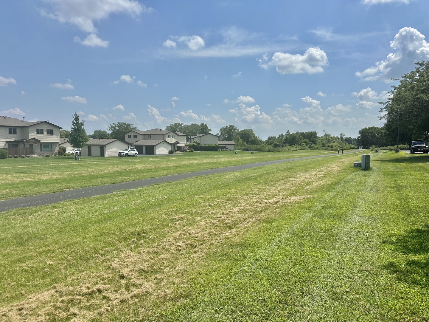 762 Lake Road New Lenox, IL 60451 - Photo 3 of 24 a view of a city