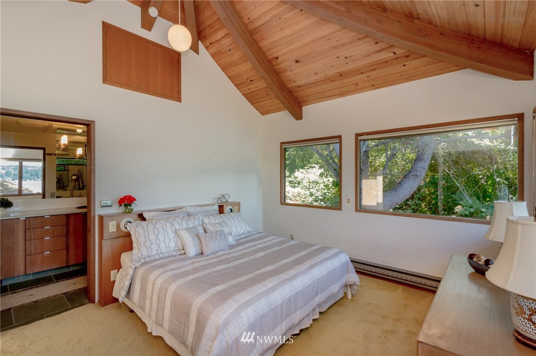 22811 Kingsbury Road Southwest Vashon, WA 98070 - Photo 13 of 25 Gallery Image 13