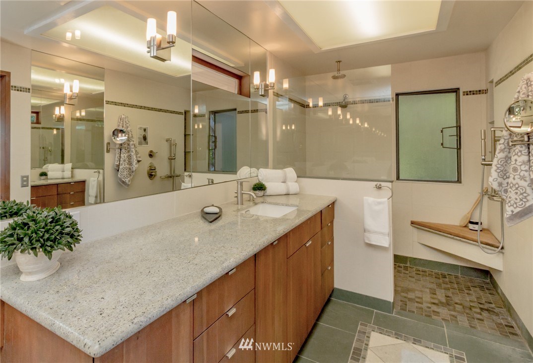 22811 Kingsbury Road Southwest Vashon, WA 98070 - Photo 14 of 25 Gallery Image 14