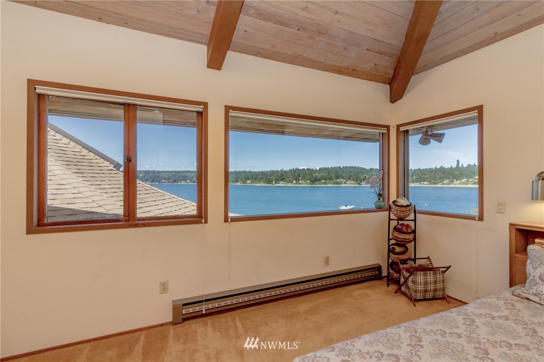 22811 Kingsbury Road Southwest Vashon, WA 98070 - Photo 15 of 25 Gallery Image 15