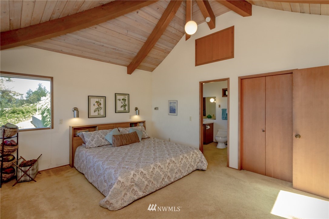 22811 Kingsbury Road Southwest Vashon, WA 98070 - Photo 16 of 25 Gallery Image 16