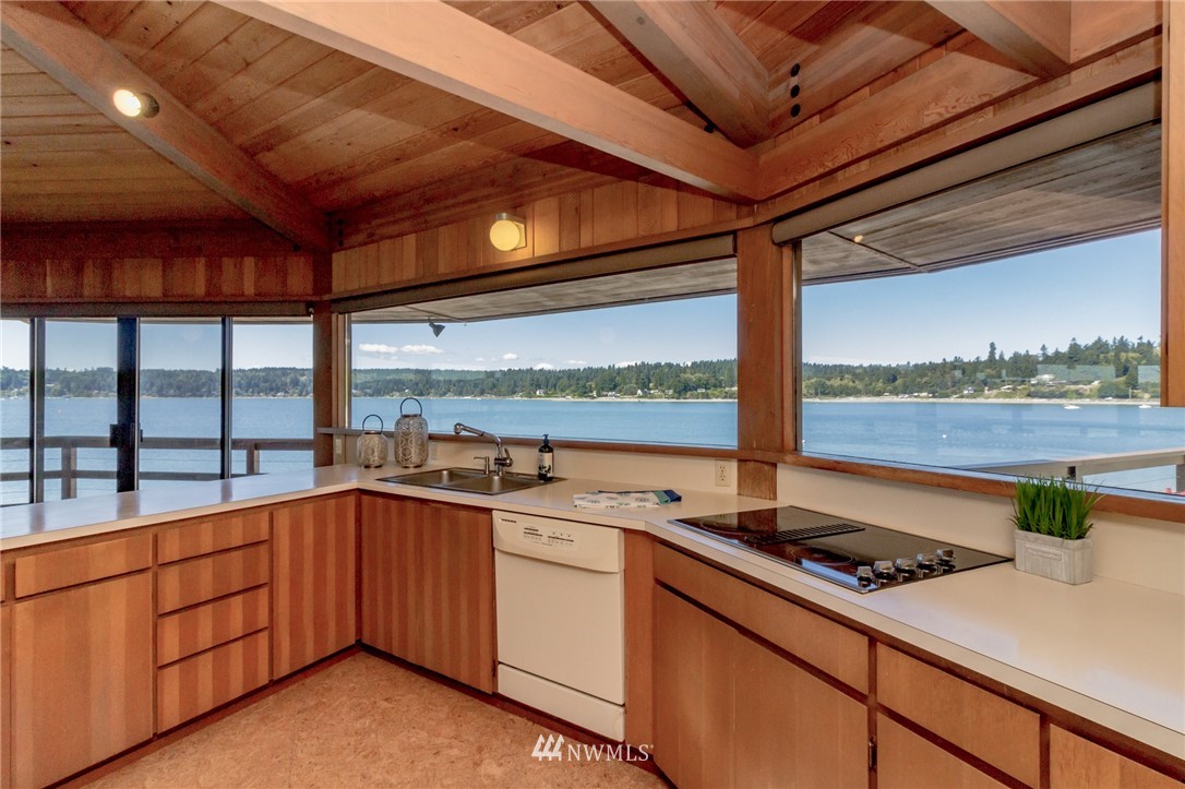 22811 Kingsbury Road Southwest Vashon, WA 98070 - Photo 17 of 25 Gallery Image 17