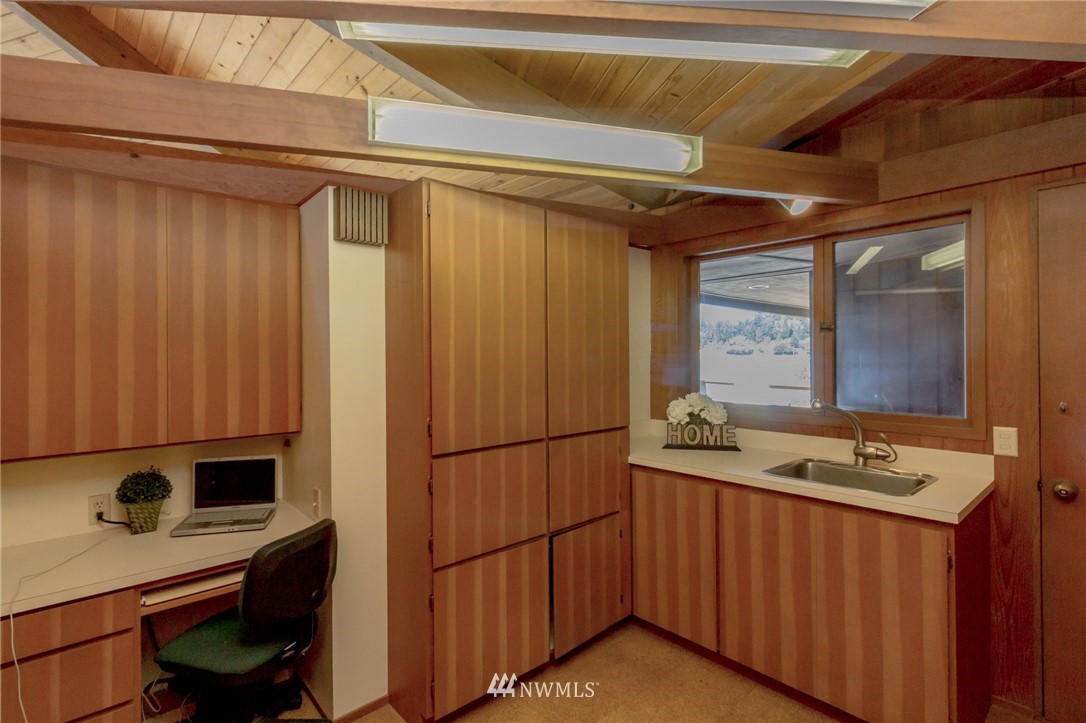22811 Kingsbury Road Southwest Vashon, WA 98070 - Photo 18 of 25 Gallery Image 18