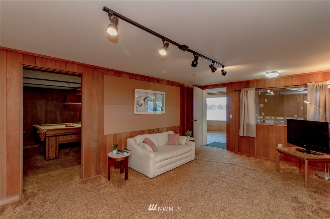 22811 Kingsbury Road Southwest Vashon, WA 98070 - Photo 19 of 25 Gallery Image 19