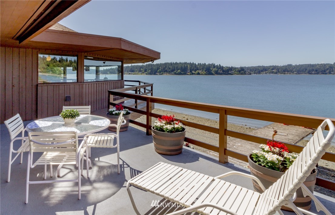 22811 Kingsbury Road Southwest Vashon, WA 98070 - Photo 9 of 25 Gallery Image 9