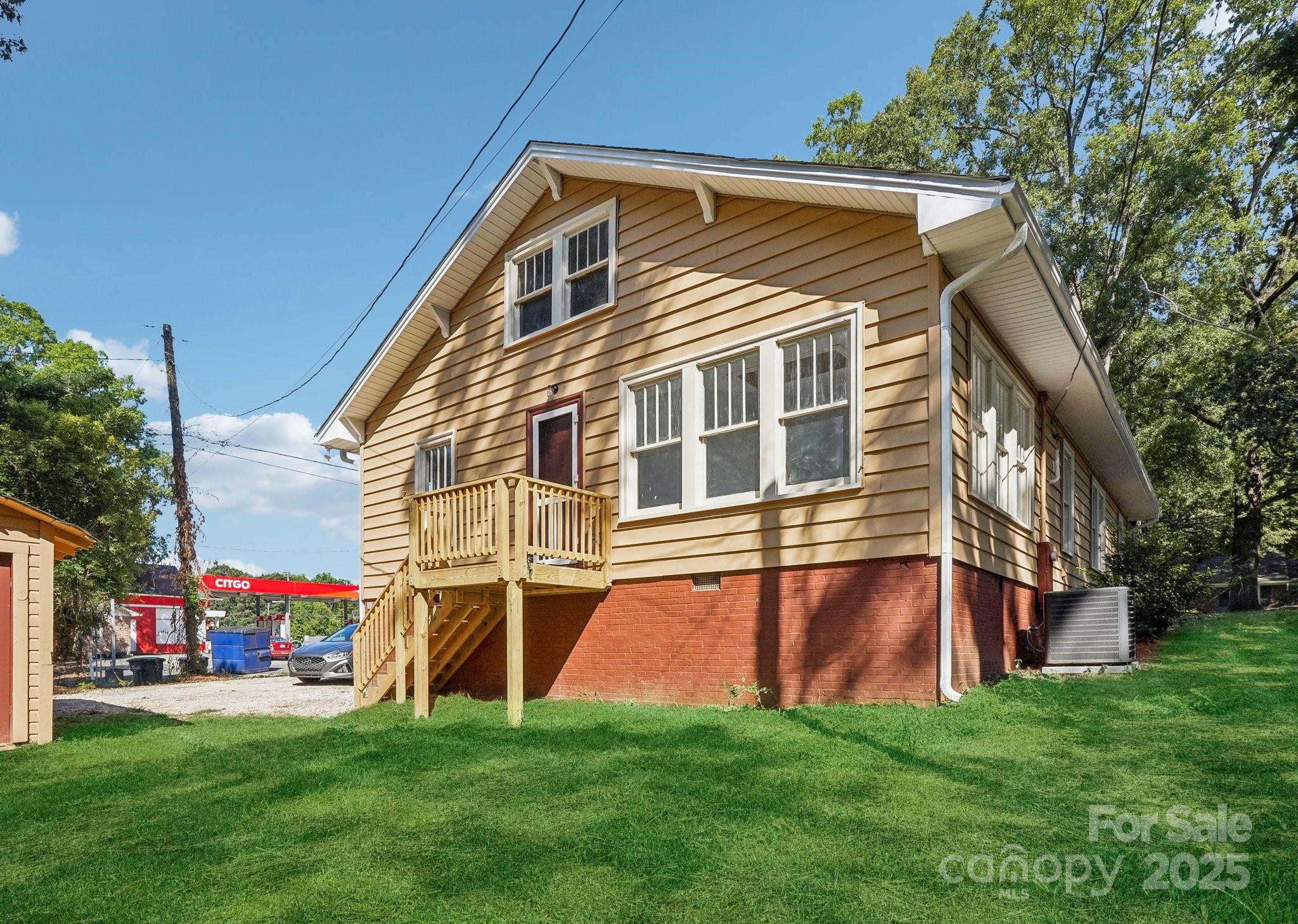 705 Lancaster Avenue Monroe, NC 28112 - Photo 3 of 24