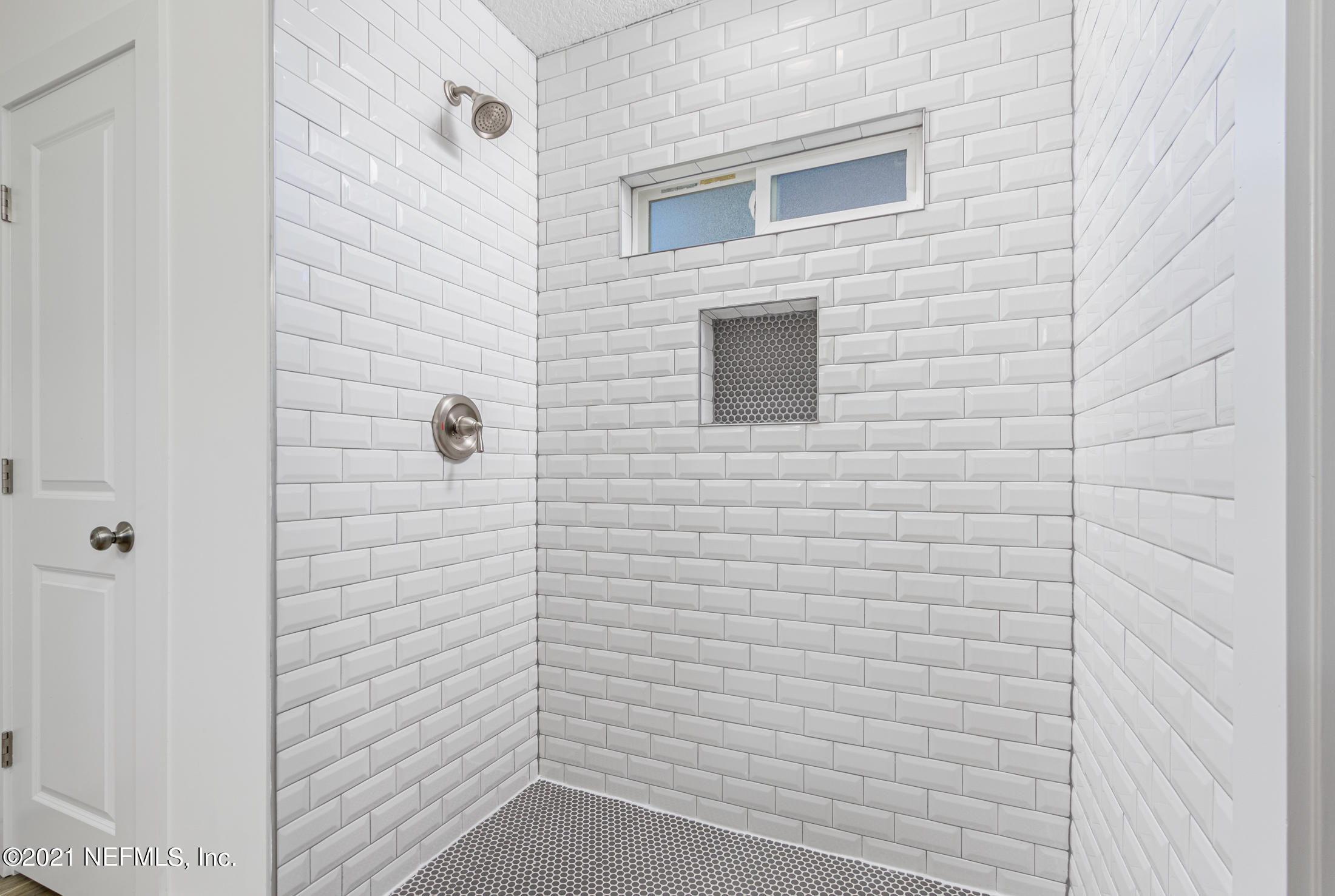528 Meteor Street Jacksonville, FL 32205 - Photo 18 of 34 a bathroom with a shower