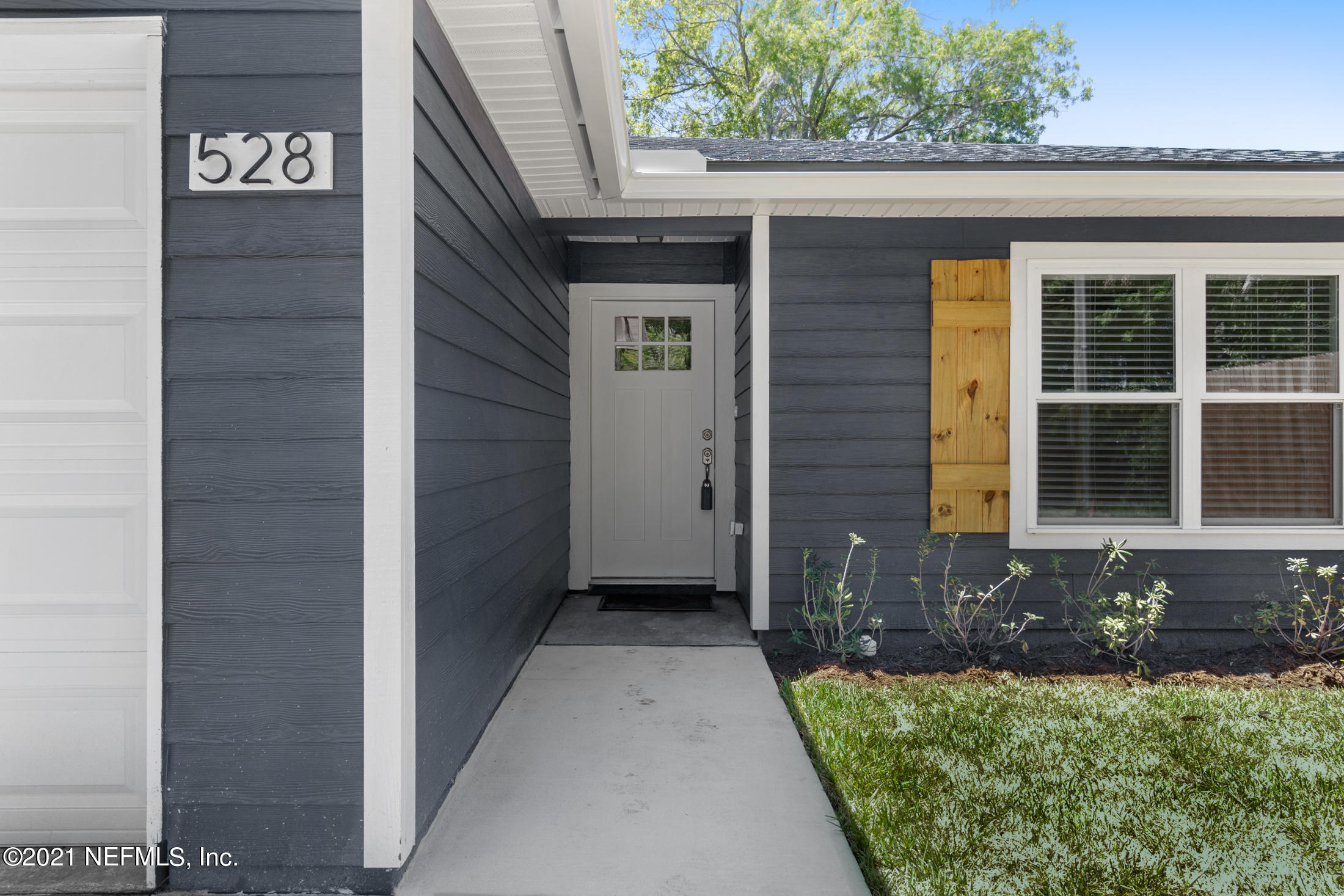 528 Meteor Street Jacksonville, FL 32205 - Photo 5 of 34 a view of a pathway of a house