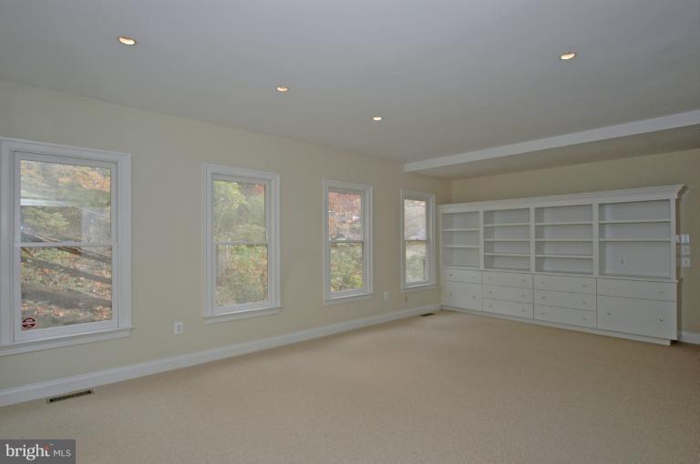 5400 Mohican Road Bethesda, MD 20816 - Photo 11 of 30 Library