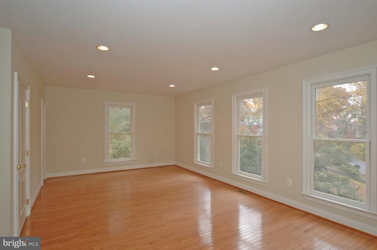 5400 Mohican Road Bethesda, MD 20816 - Photo 13 of 30 Bedroom