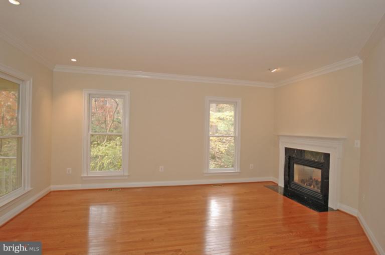 5400 Mohican Road Bethesda, MD 20816 - Photo 19 of 30 Living Room