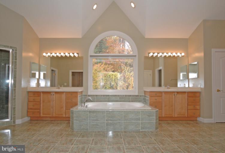 5400 Mohican Road Bethesda, MD 20816 - Photo 8 of 30 Bath (Master)