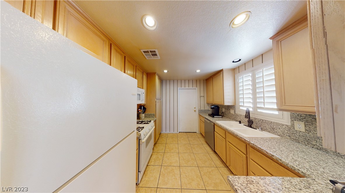 5449 Bugle Way, Unit 103 Las Vegas, NV 89108 - Photo 9 of 25