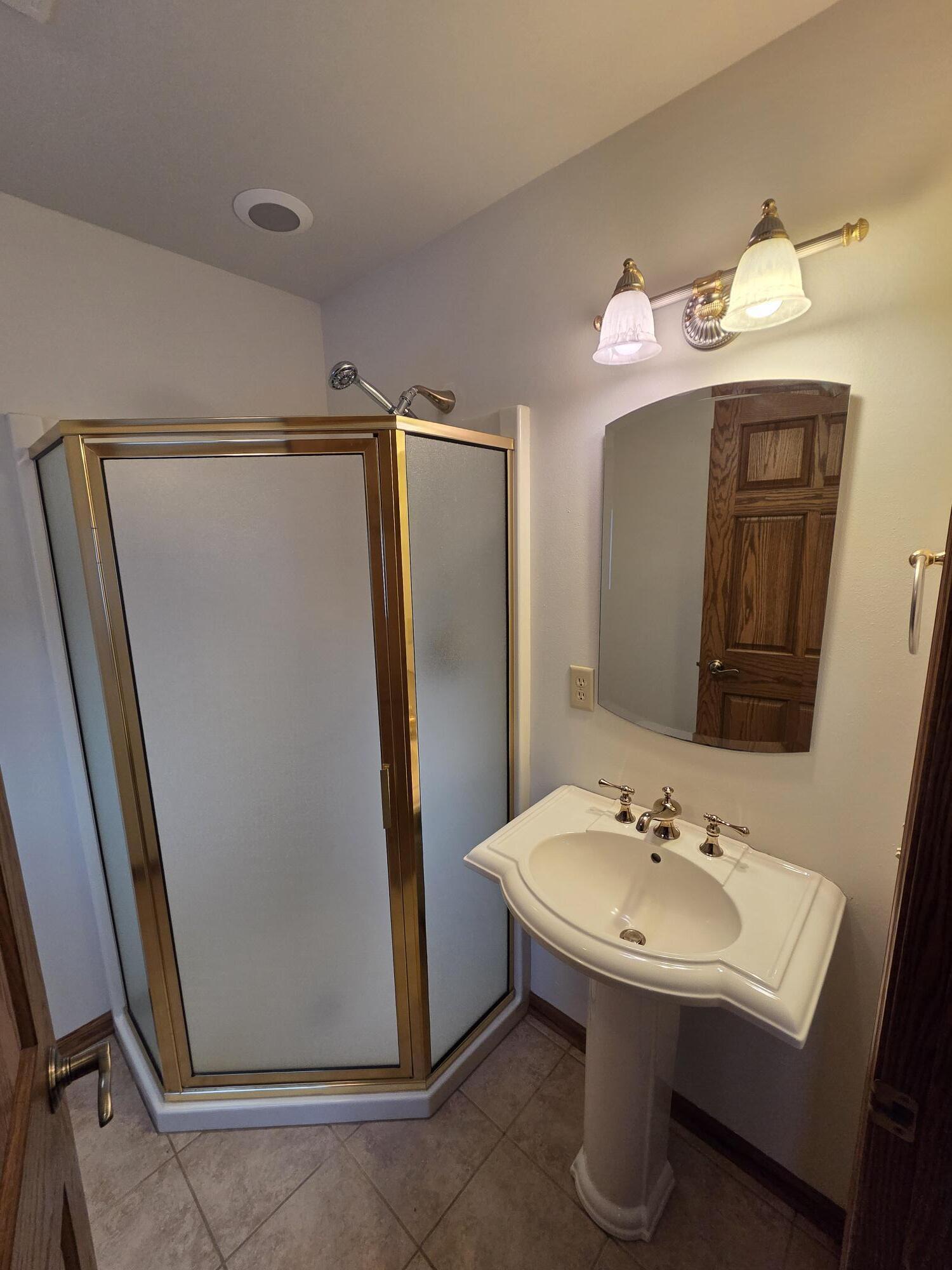 W225S4375 Guthrie Road Waukesha, WI 53189 - Photo 25 of 42 20260122_162356