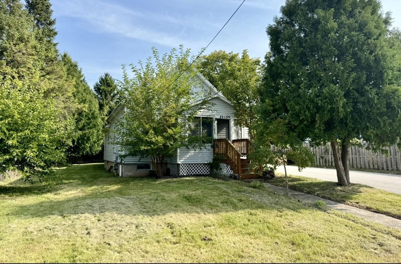 2255 Manitowoc Road Green Bay, WI 54302 - Photo 1 of 1 Gallery Image 1