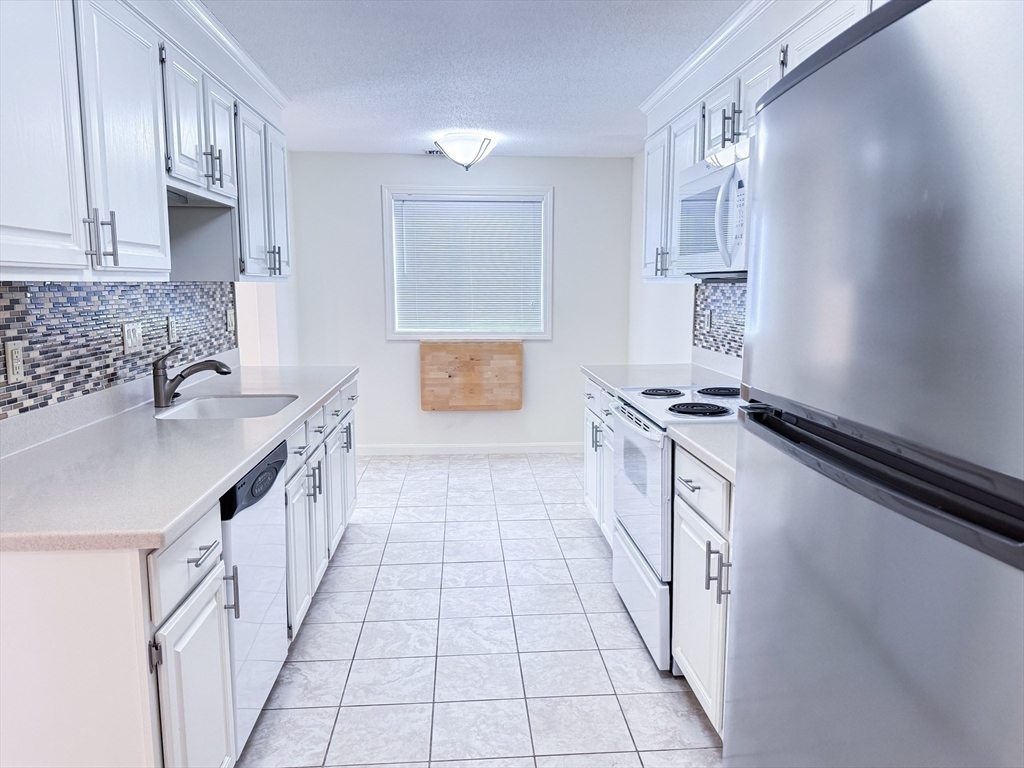 10 Ledgewood Way, Unit 18 Peabody, MA 01960 - Photo 14 of 41