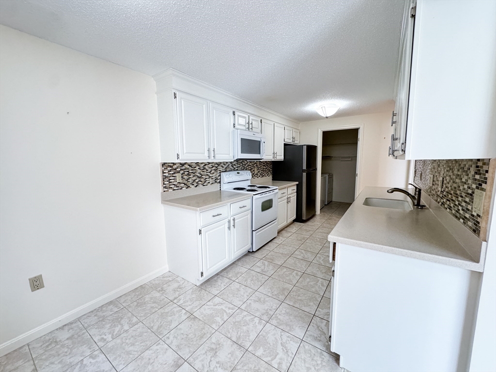 10 Ledgewood Way, Unit 18 Peabody, MA 01960 - Photo 9 of 41