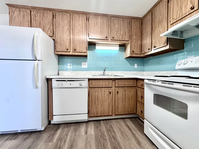 $2,100 | 4 Old Colony Lane, Unit 11, Arlington, MA 02476