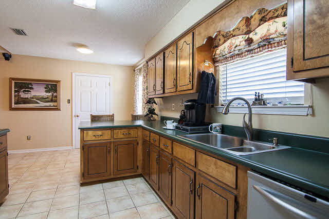 91 Robbins Boulevard Daphne, AL 36526 - Photo 5 of 10 Kitchen