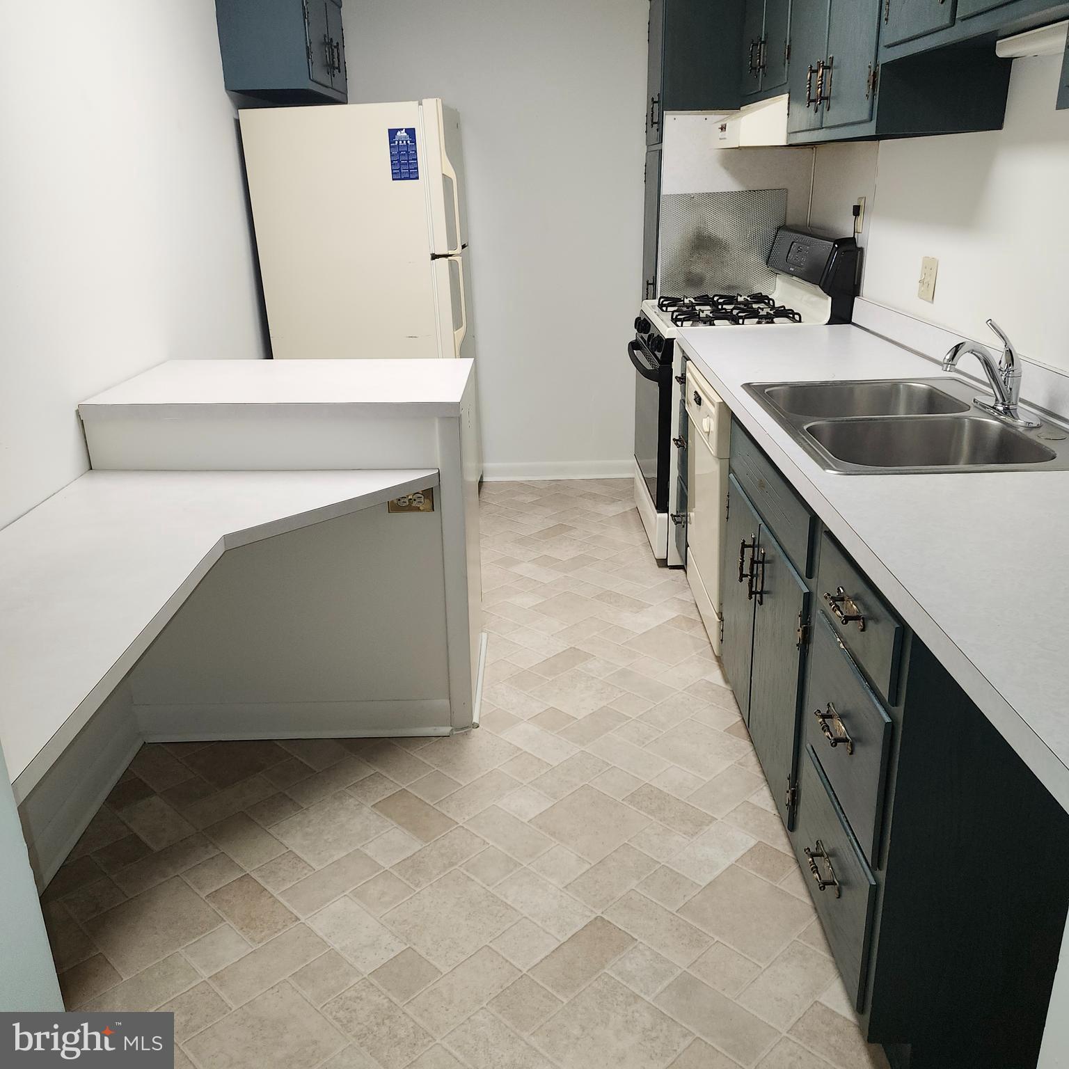 1375 Pershing Boulevard, Unit D4 Shillington, PA 19607 - Photo 2 of 5 a kitchen with a stove and a sink