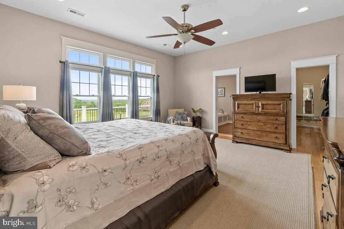 13380 Jesse Smith Road Mount Airy, MD 21771 - Photo 18 of 54 Main level master suite with walk in closet.