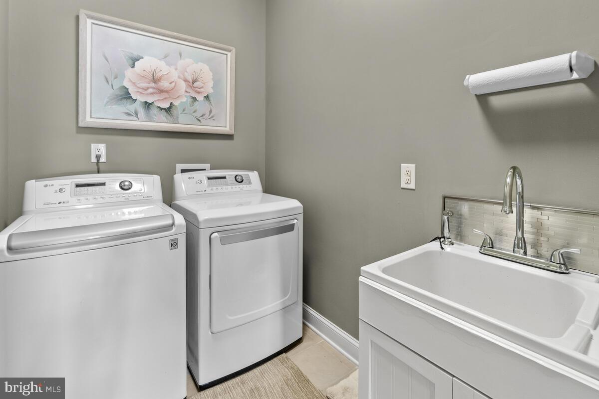 13380 Jesse Smith Road Mount Airy, MD 21771 - Photo 23 of 54 Main level laundry room with sink.