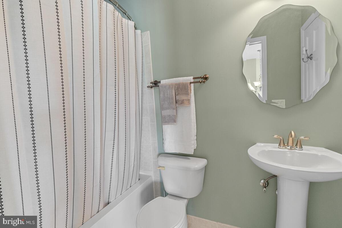 13380 Jesse Smith Road Mount Airy, MD 21771 - Photo 34 of 54 Second level full bath.