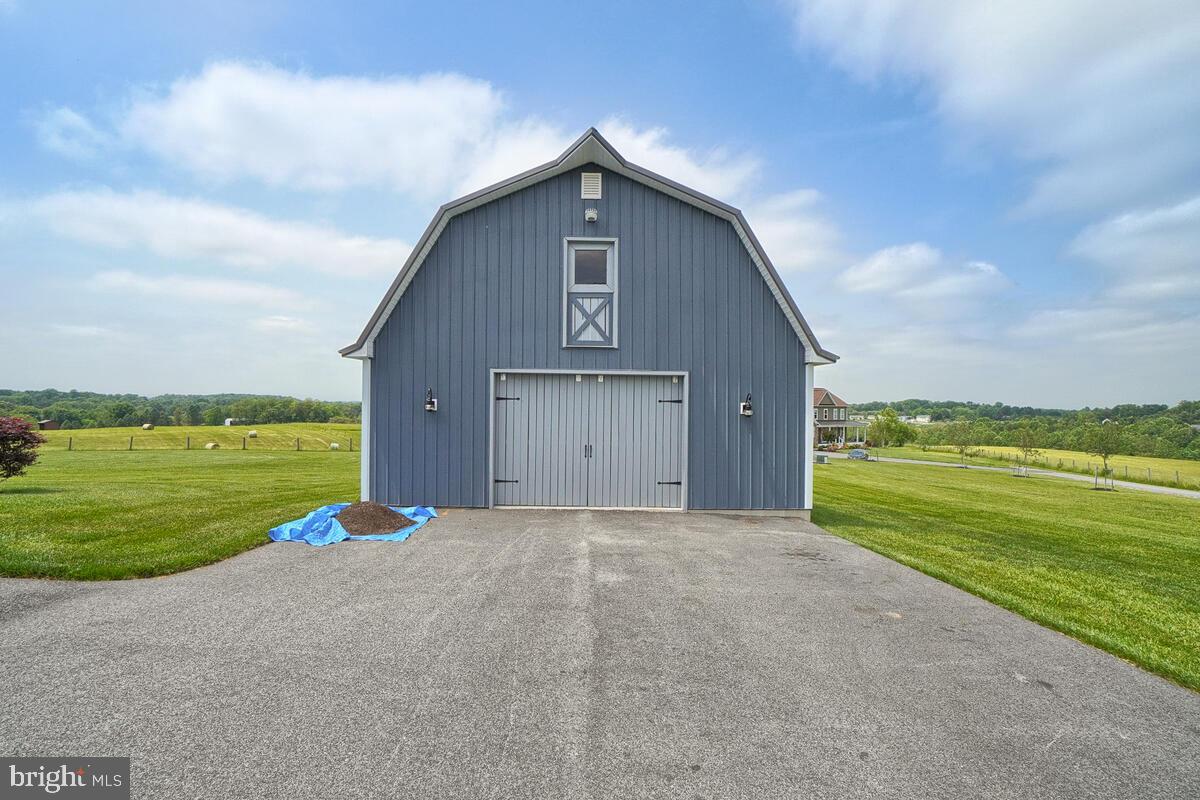 13380 Jesse Smith Road Mount Airy, MD 21771 - Photo 40 of 54 Barn for all of your storage needs.